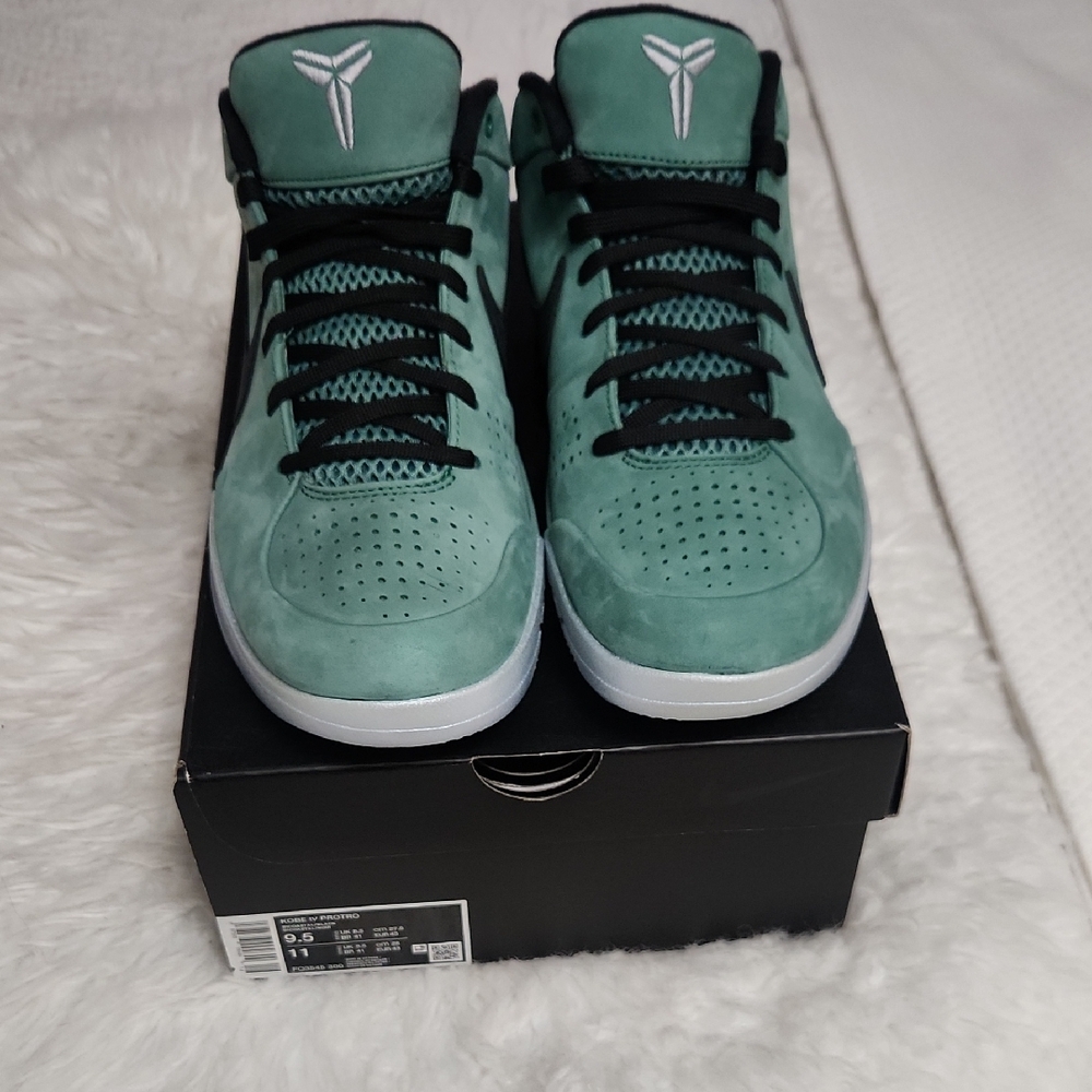 KOBE IV PROTRO Girl Dad BRAND NEW